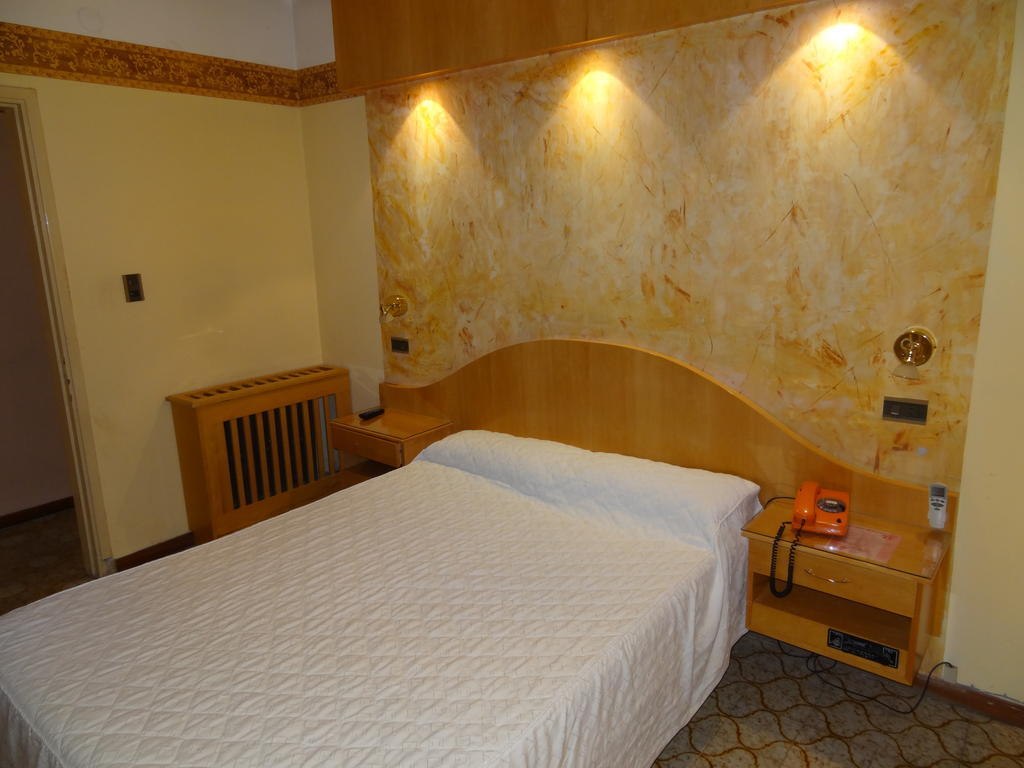 Mon Petit Hotel Villa Carlos Paz Esterno foto